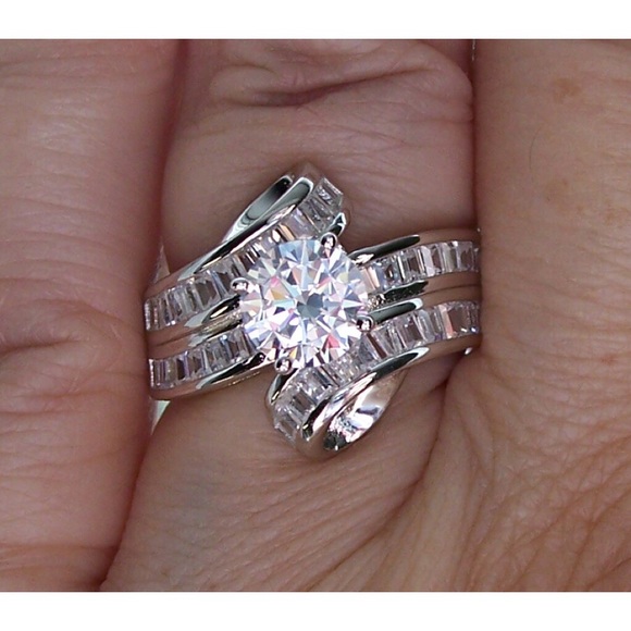 925 STERLING SILVER Cubic Zirconia Twist Ring With Baguettes - Picture 12 of 16